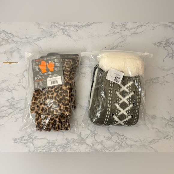 Sprigs Multi Mitt Phone Pocket Glove And Warm Socks Lot Of 2 New Cheetah I2 - Picture 1 of 3